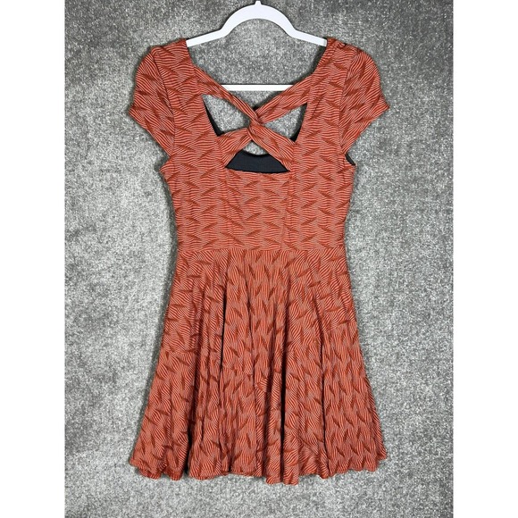 Bar III Fit & Flare Skater Dress Womens‎ Medium Cap Sleeve Textured Twist Back - Picture 2 of 9